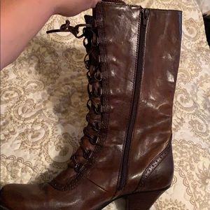 Size 9 Born lace up leather boots
